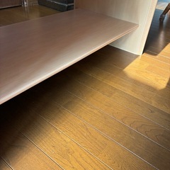 早い物勝ちです。木製テーブルの画像