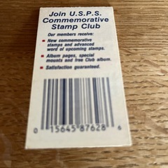 アメリカの切手と日本の切手用台帳の画像