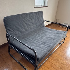 セミダブルベッドになるソファの画像