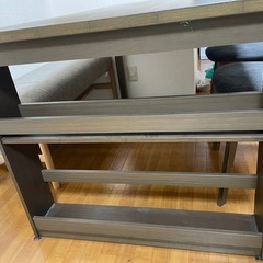 食卓テーブルの画像