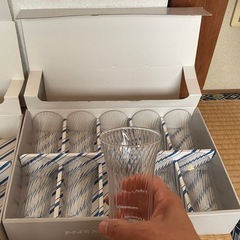 受取待ちガラスコップ、急須の画像