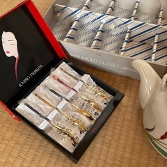 受取待ちガラスコップ、急須の画像