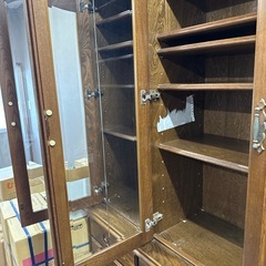 高級食器棚の画像