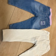 サイズ90〜100　パーカー1点ズボン4点Ｔシャツ1点の画像