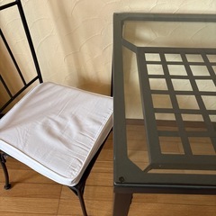 IKEAガラステーブルセットの画像