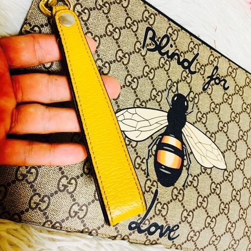 美品✨GUCCI✨グッチ✨クラッチバッグ✨ GGスプリーム✨473904✨ハチ✨