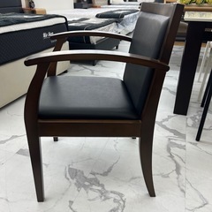 🪑たち座りがしやすいアーム付きチェア✨中古品　の画像