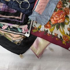 シルクスカーフ8枚　+　不明1枚の画像