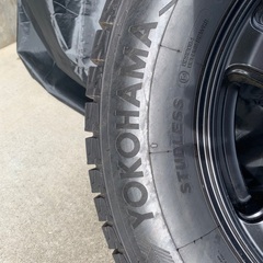 新品同様Yokohama スタッドレス 265/65R17の画像