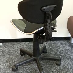 昇降椅子の画像