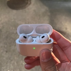 AirPodsPro第2世代　タイプC   正規品　付属品あり　美品ですの画像