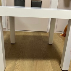 IKEAサイドテーブルの画像