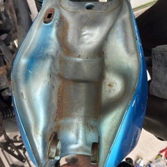 TW 200 225 燃料タンクの画像