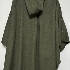 オリーブグリーン　コートの画像