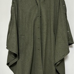 オリーブグリーン　コートの画像