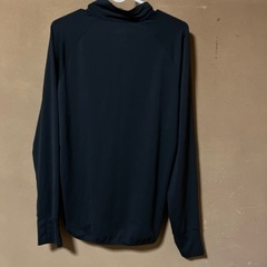 ユニクロ黒のトップスの画像