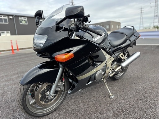 ⭐️車検長い、令和8年12月❗️Kawasaki.ZZR400.ツアラーオートバイ⭐️オイルやエレメント交換済みで快調⭐️