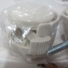 💗新品💗キャスターホワイト💗２個ストッパー付き　２個自由　４個とも自在に動きますの画像