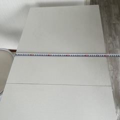 L字
パソコンデスク、イス付きの画像