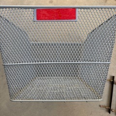 自転車の後ろカゴの画像