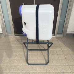 ウォータータンク&スタンド　キャンプ　手洗い　防災　スポーツ
の画像