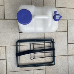 ウォータータンク&スタンド　キャンプ　手洗い　防災　スポーツ
の画像