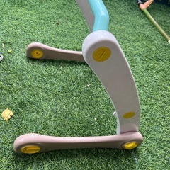 中古のベビー用手押し車の画像