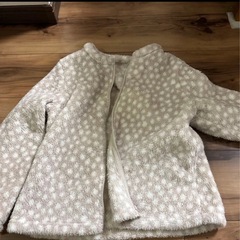 ベージュ 女の子 トレンチコート リボン anyFam 130cmの画像