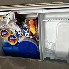 ファミリータイプ冷蔵庫　中古　詳細不明　２００６年製　２０００円お支払いしますので引き取っていただける方を探してます。の画像
