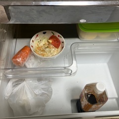 ファミリータイプ冷蔵庫　中古　詳細不明　２００６年製　２０００円お支払いしますので引き取っていただける方を探してます。の画像