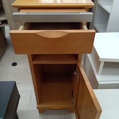 リユースのサカイ栃木店★ジモティ割あり★  収納棚 キャメル木目 W33×D41×H87 クリーニング済み TC11472の画像