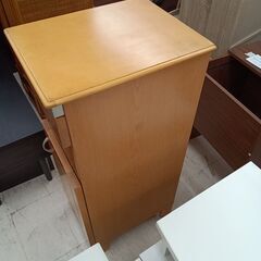 リユースのサカイ栃木店★ジモティ割あり★  収納棚 キャメル木目 W33×D41×H87 クリーニング済み TC11472の画像
