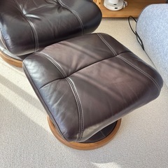 リクライニングチェア、オットマン付き、本革の画像