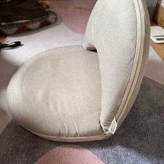 座椅子　ベージュの画像