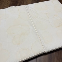 ベビー敷布団とシーツの画像