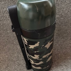 大きい水筒の画像