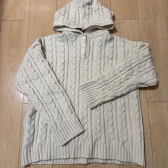アイボリー　ニットパーカーの画像