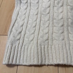 アイボリー　ニットパーカーの画像