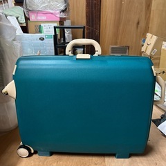 スーツケース、物入れ、収納の画像