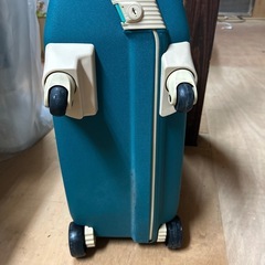 スーツケース、物入れ、収納の画像