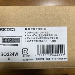 新品 Seiko セイコー 目覚まし時計 時計 クロック(Seiko Clock) 目覚まし時計 常時点灯 電波 デジタル カレンダー 温度 湿度 表示 夜でも見える白 82×206×51mm SQ324Wの画像