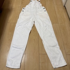 白　サロペットの画像