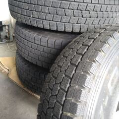 ハイエーススタッドレスタイヤの画像