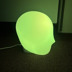 ISKÄRNA イスシェーナ LEDテーブルランプ, マルチカラーの画像