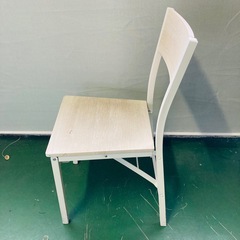 折りたたみ椅子　背もたれ付き　簡易椅子の画像