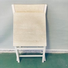 折りたたみ椅子　背もたれ付き　簡易椅子の画像