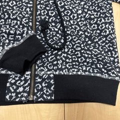 レオパード柄　フード付きパーカーの画像