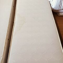 🛏【無料】セミシングルマットレス2台セット（クイーンサイズ用）の画像