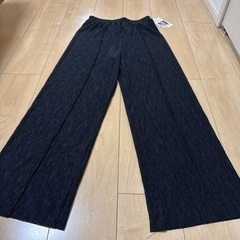 新品タグ付き　プリーツパンツの画像
