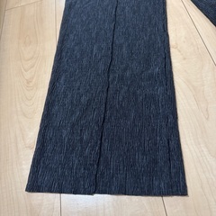 新品タグ付き　プリーツパンツの画像